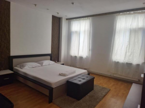 ApartHotel Yanis